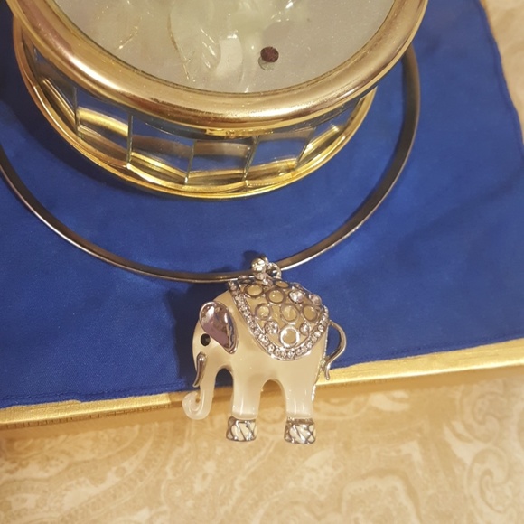 Beautifully Elephant pendant necklace New